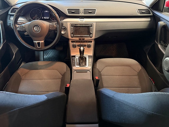 Volkswagen Passat 12 of 16