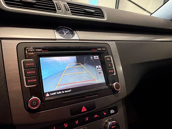 Volkswagen Passat 14 of 16