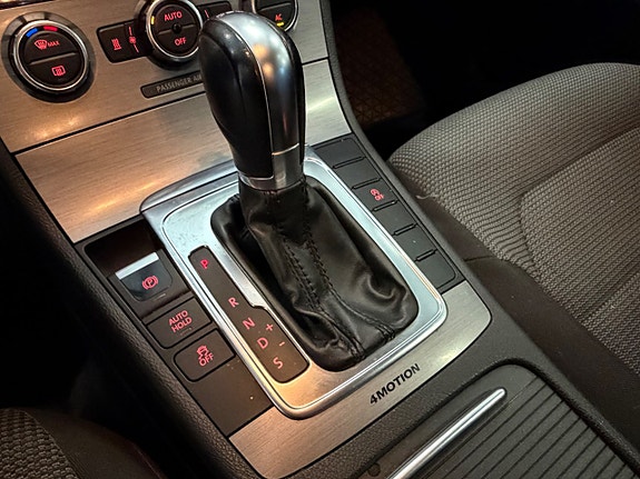 Volkswagen Passat 13 of 16