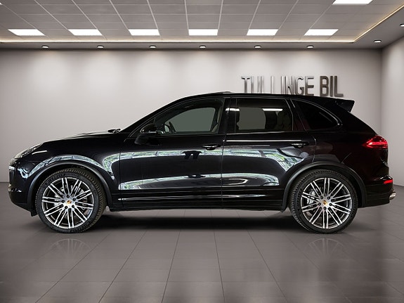 Porsche Cayenne S 2 of 5