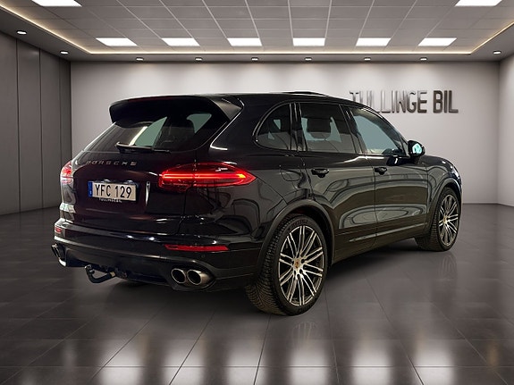 Porsche Cayenne S 5 of 5
