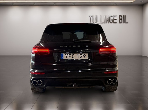 Porsche Cayenne S 4 of 5