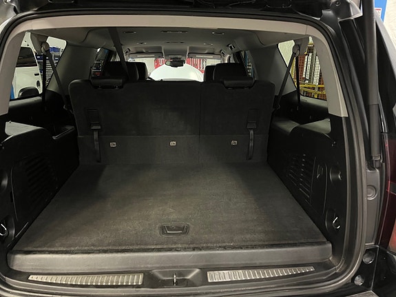 Chevrolet Suburban 11 of 12