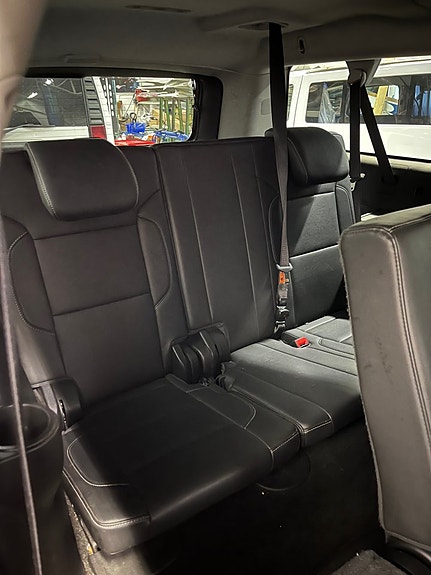 Chevrolet Suburban 10 of 12