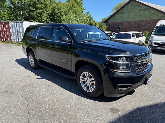 Chevrolet Suburban 3 of 5