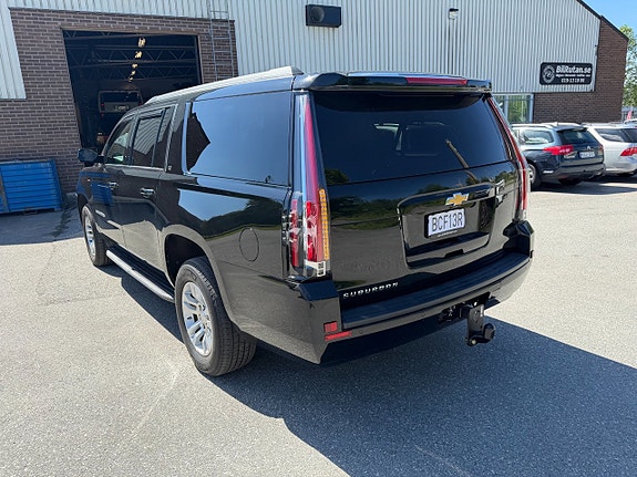 Chevrolet Suburban 2 of 5