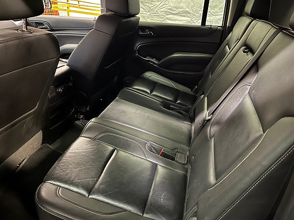 Chevrolet Suburban 8 of 12