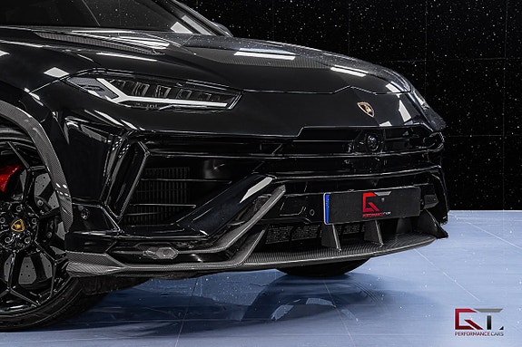 Lamborghini Urus 3 of 27