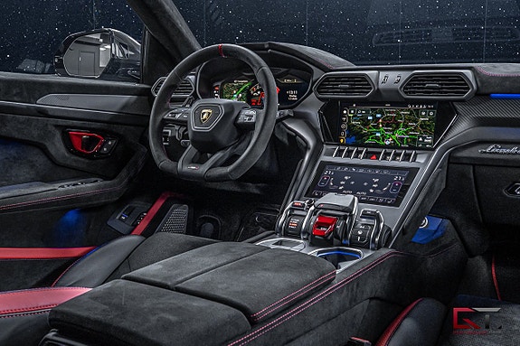 Lamborghini Urus 24 of 27