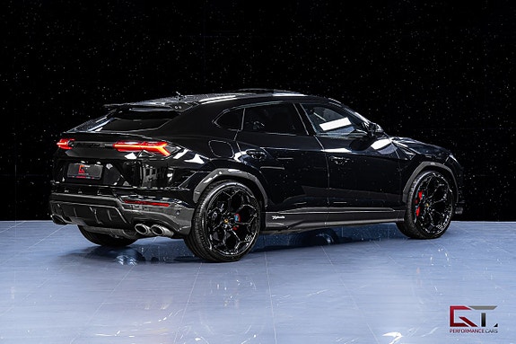 Lamborghini Urus 13 of 27