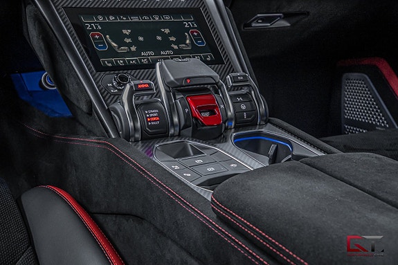 Lamborghini Urus 21 of 27
