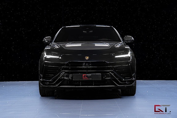 Lamborghini Urus 4 of 27