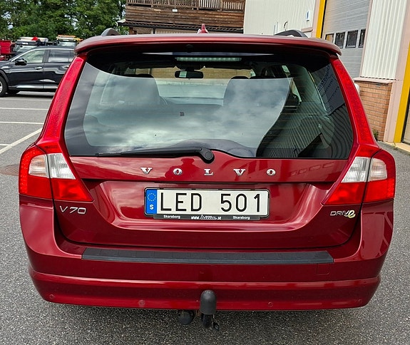Volvo V70 3 of 5