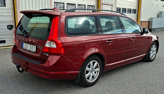Volvo V70 4 of 5