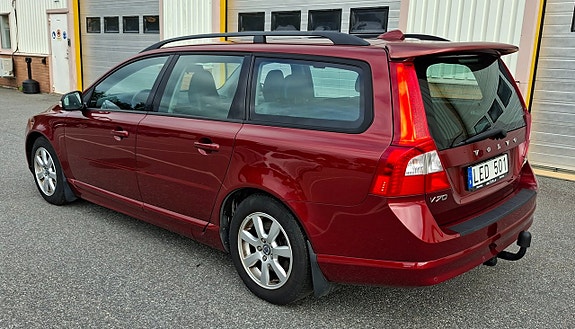 Volvo V70 2 of 5