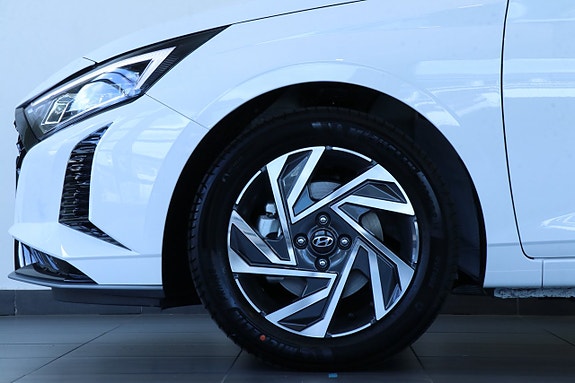 Hyundai i20 2 of 5