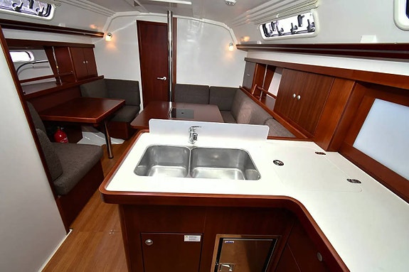 Hanse 375 -2011 2 of 5