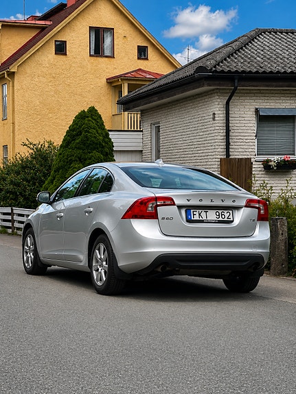 Volvo S60 4 of 5