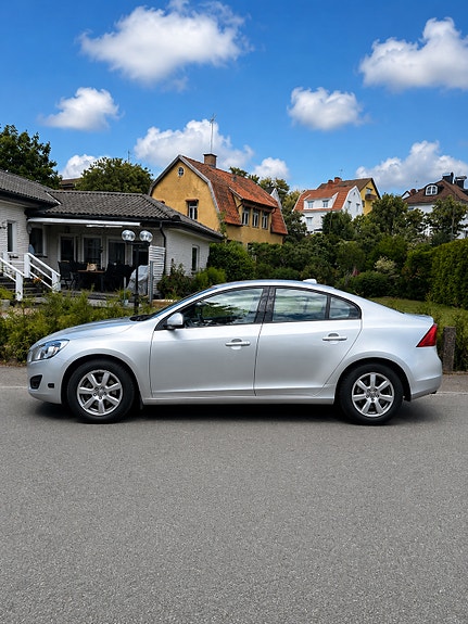 Volvo S60 3 of 5