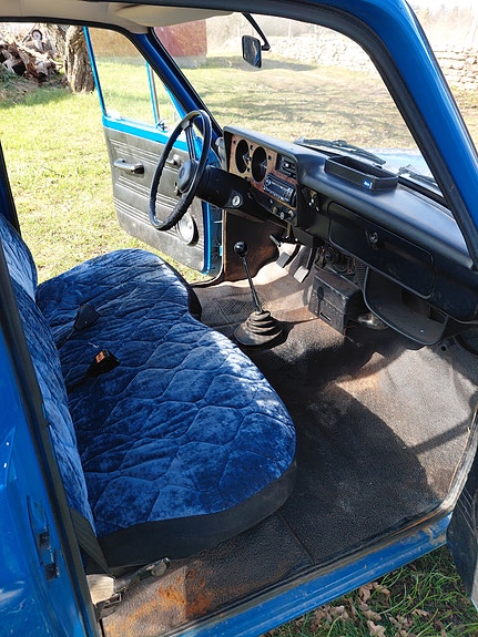 Mazda B1800 3 of 5