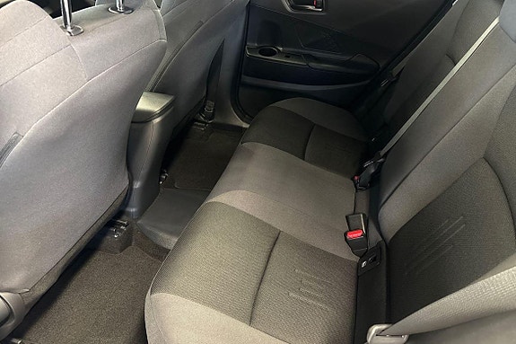 Toyota C-HR 13 of 20