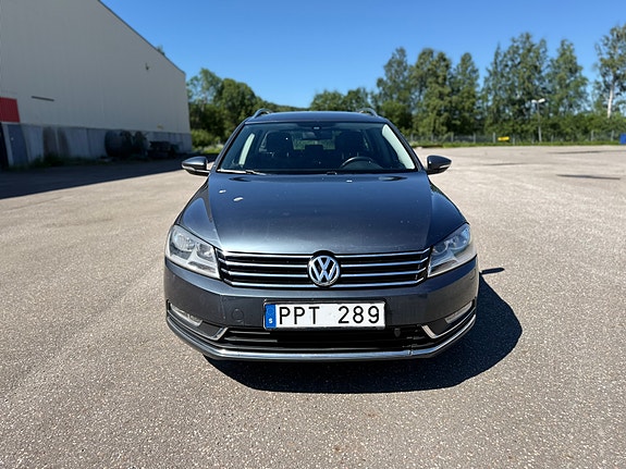 Volkswagen Passat 2 of 5