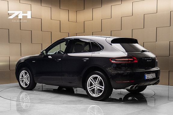 Porsche Macan S 3 of 5
