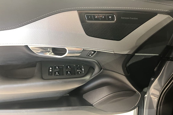 Volvo XC90 14 of 17