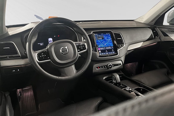 Volvo XC90 8 of 17