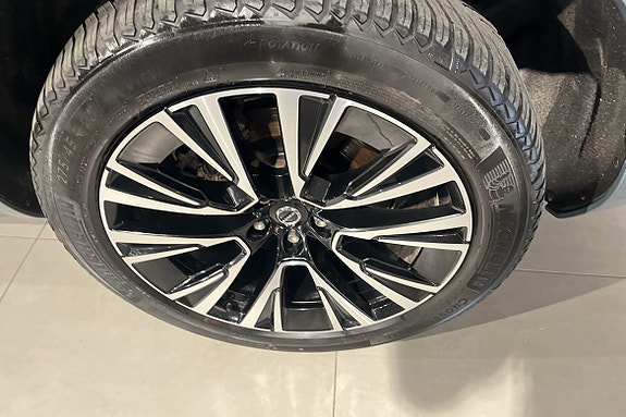 Volvo XC90 11 of 17