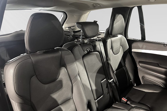 Volvo XC90 10 of 17