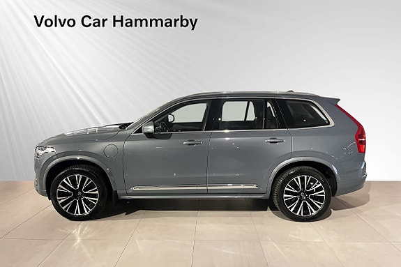 Volvo XC90 3 of 17