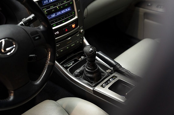 Lexus IS220d 12 of 17