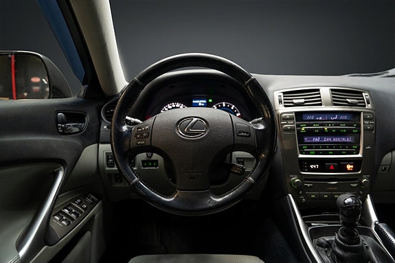 Lexus IS220d 11 of 17