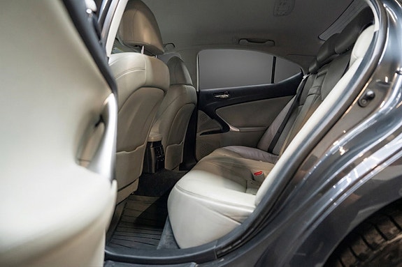 Lexus IS220d 17 of 17