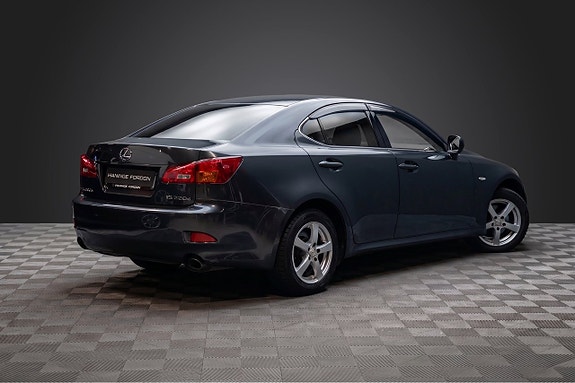 Lexus IS220d 6 of 17