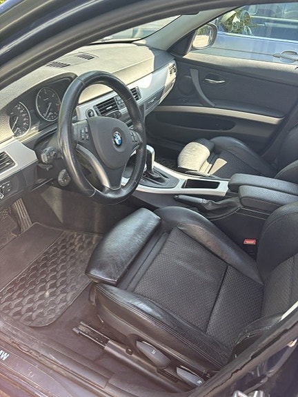 BMW 320xd 2 of 5