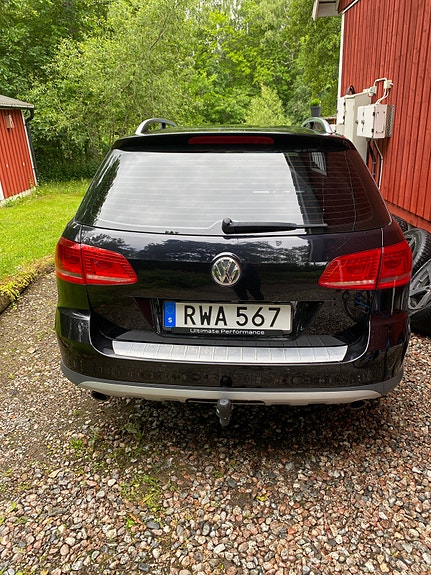 Volkswagen Passat Alltrack 3 of 5