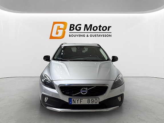 Volvo V40 Cross Country 2 of 5