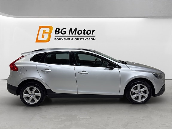 Volvo V40 Cross Country 3 of 5