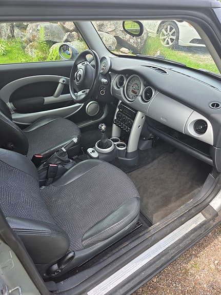 MINI Cooper 3 of 5