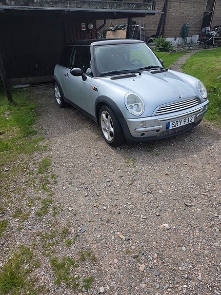 MINI Cooper 4 of 5