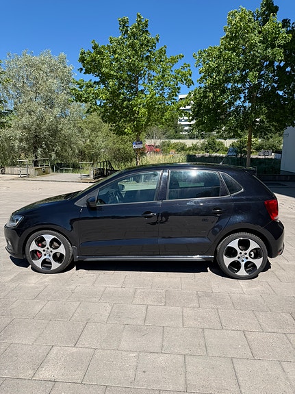 Volkswagen Polo 2 of 5