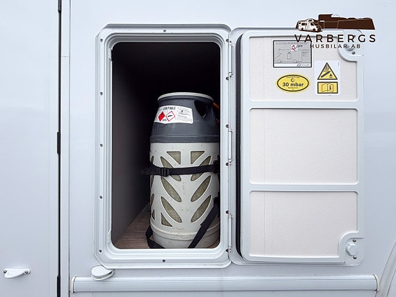 LMC H 730 Tourer lift *Långbädd *Drop down säng *3500kg Totalvikt *Fr. 3,70% *4164kr/mån 17 of 22