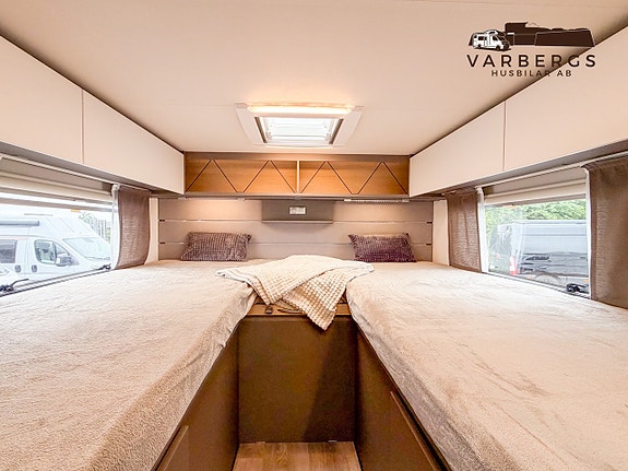 LMC H 730 Tourer lift *Långbädd *Drop down säng *3500kg Totalvikt *Fr. 3,70% *4164kr/mån 5 of 22