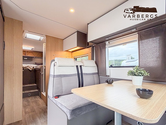 LMC H 730 Tourer lift *Långbädd *Drop down säng *3500kg Totalvikt *Fr. 3,70% *4164kr/mån 4 of 22