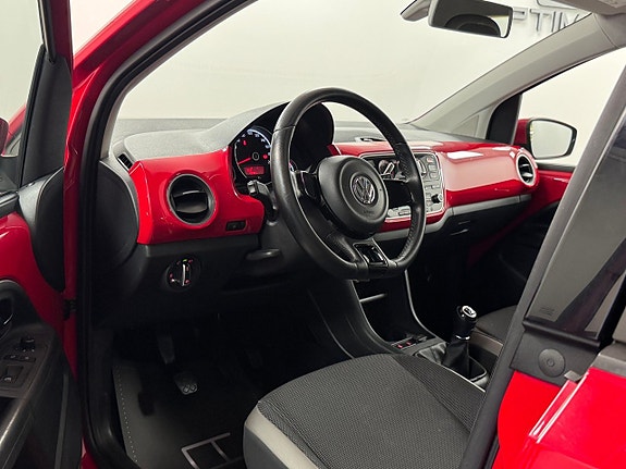 Volkswagen UP! 3 of 5