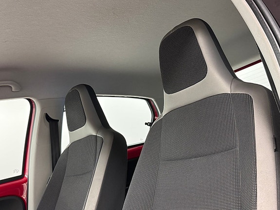 Volkswagen UP! 5 of 5