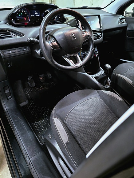 Peugeot 208 7 of 10