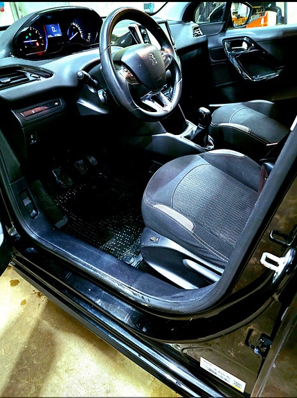 Peugeot 208 8 of 10